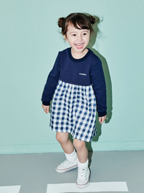 艾卡米勒童装2022秋冬季蓝色T恤