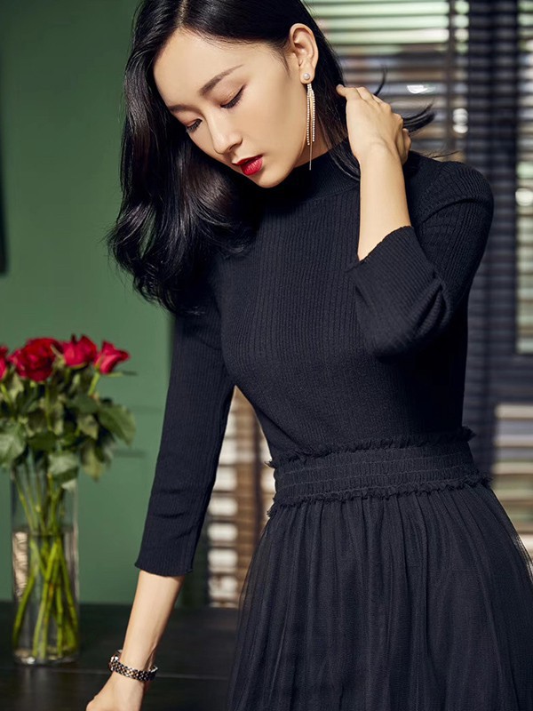 漫思雅女装2022秋冬季黑色针织衫