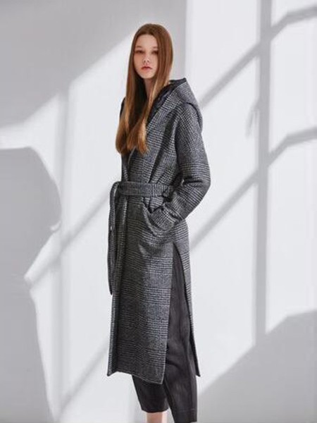 栗尚女装2022秋冬季黑色大衣