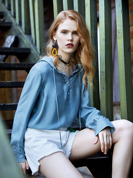 澳莉丝2022秋冬季蓝色卫衣