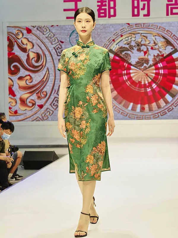 莱素女装2023春夏季裸色旗袍