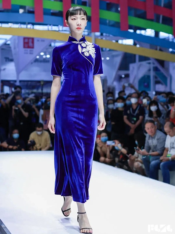 莱素女装2023春夏季紫色旗袍