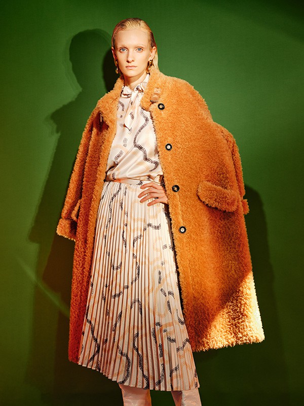 MYMO2022秋冬季白色连衣裙