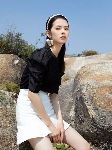 壹加唯弋女装2022春夏季白色短裙