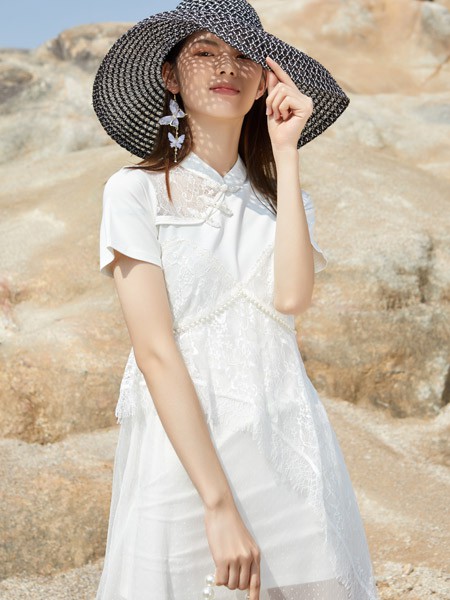 壹加唯弋女装2022春夏季白色连衣裙