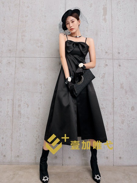 壹加唯弋女装2022秋冬季黑色吊带裙