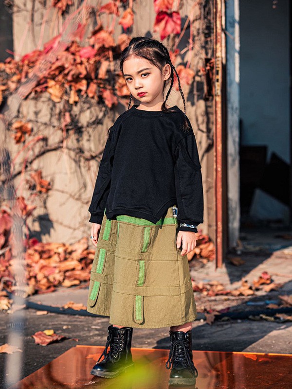 琦瑞德泽童装2022秋冬季黑色毛衣