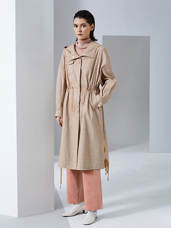 素匠女装2022秋冬季米色风衣