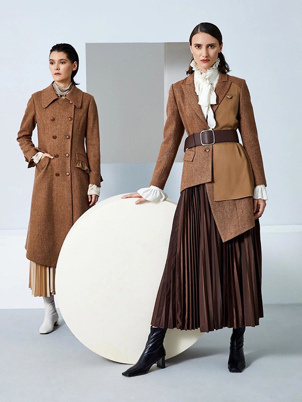 素匠女装2022秋冬季咖啡色百褶裙