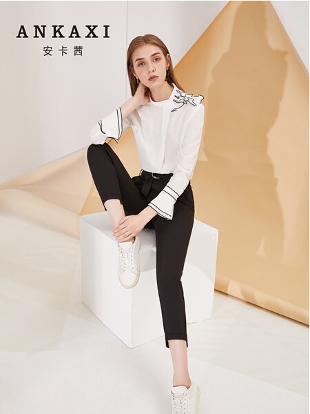 安卡茜女装2022秋冬季白色衬衫
