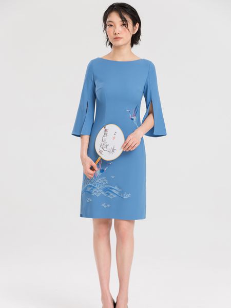 秦艺女装2023春夏季蓝色连衣裙