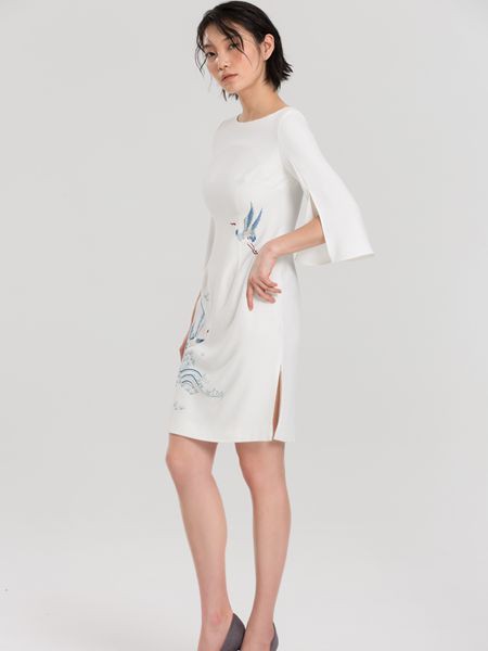 秦艺女装2023春夏季白色连衣裙