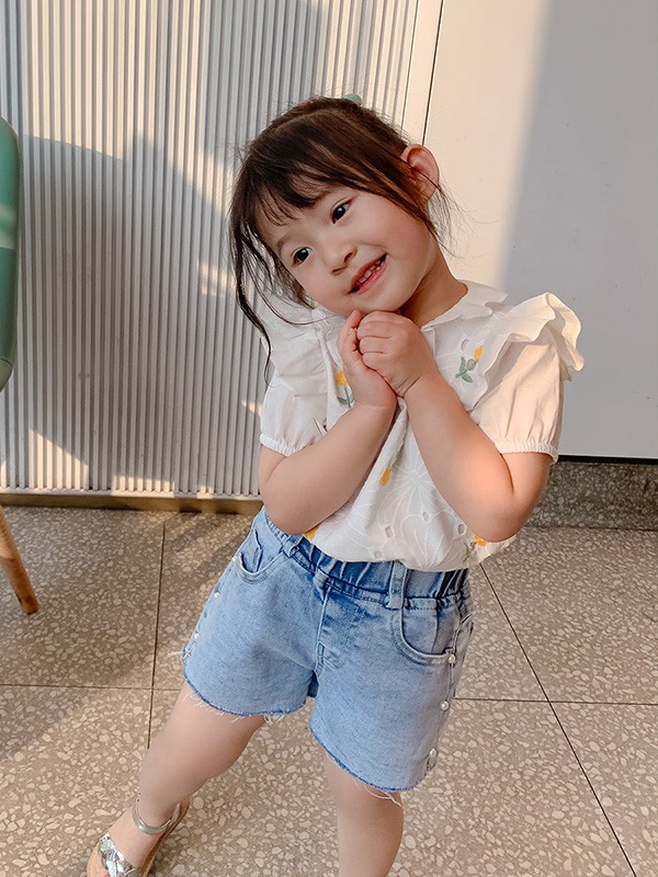 爱尚哆哆咪童装2023春夏季白色T恤