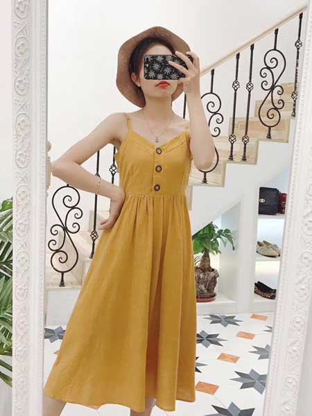 秐端2023春夏季黄色吊带裙