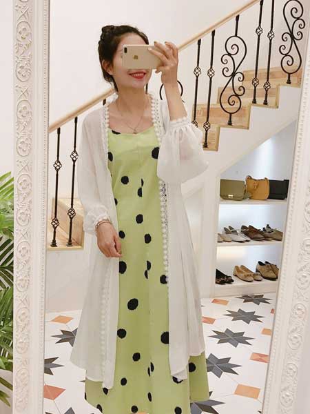 秐端2023春夏季绿色吊带裙