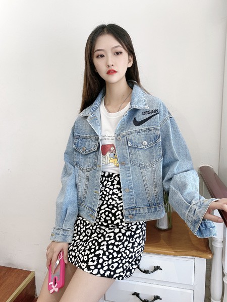 秐端女装2023春夏季白色T恤