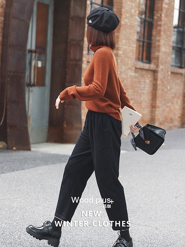 氏伽女装2022秋冬季咖啡色针织衫