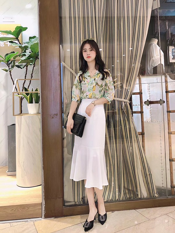 范卡图女装2023春夏季白色包臀裙