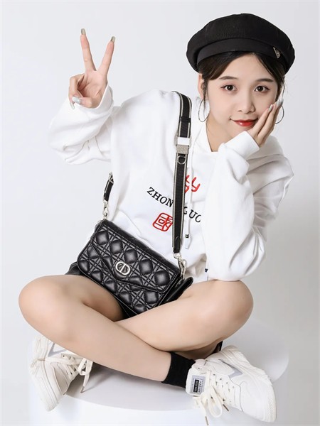 美丽穿女装2022秋冬季白色T恤