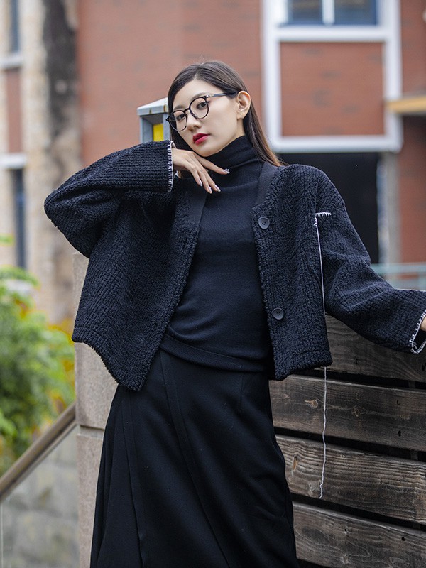 氏伽女装2022秋冬季黑色毛衣