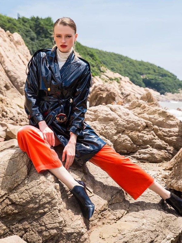 李爱木子女装2022秋冬季黑色风衣