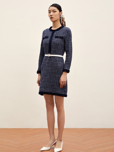 慕歌2022秋冬季灰色连衣裙