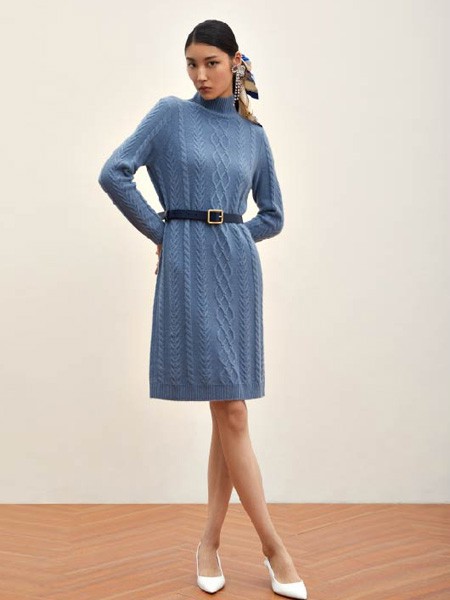 慕歌女装2022秋冬季卡其色毛衣裙