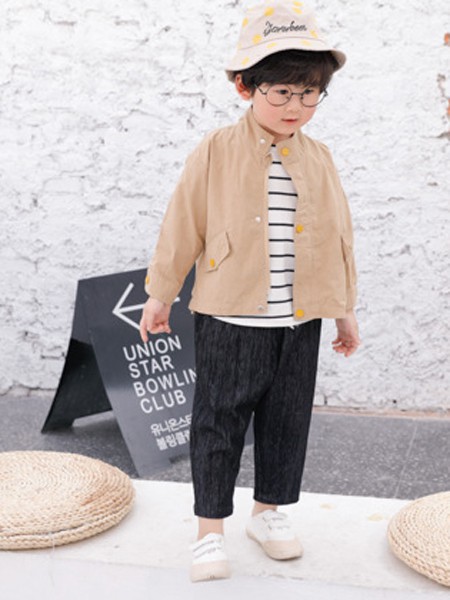 多啦啦童装2022秋冬季白色T恤