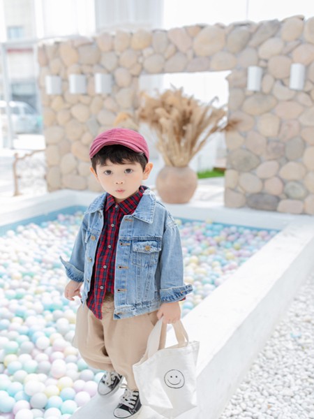 多啦啦童装2022秋冬季卡其色长裤