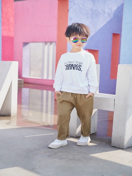 多啦啦童装2022秋冬季白色T恤