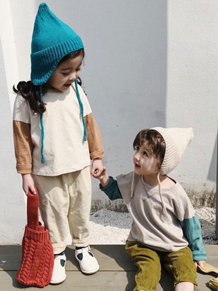 多啦啦童装2022秋冬季白色T恤