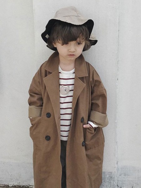 多啦啦童装2022秋冬季咖啡色风衣