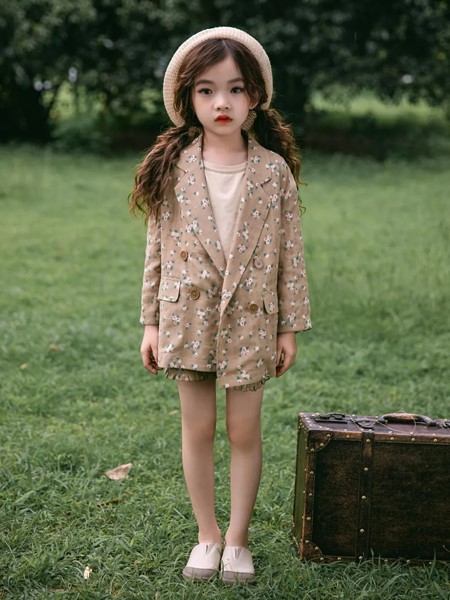 韩米娜童装2022秋冬季卡其色大衣