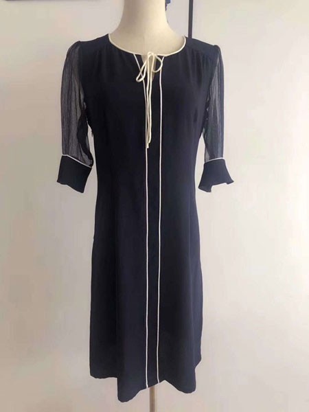 珂希莉2023春夏季黑色连衣裙