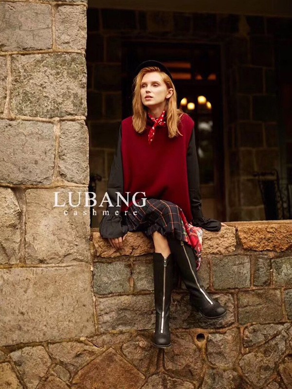 鹿邦女装2022秋冬季红色背心