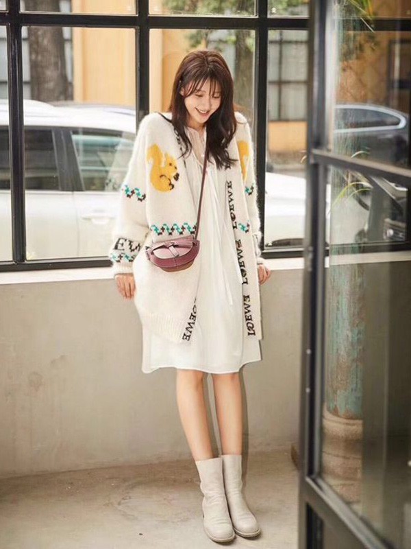 鹿邦女装2022秋冬季白色毛衣