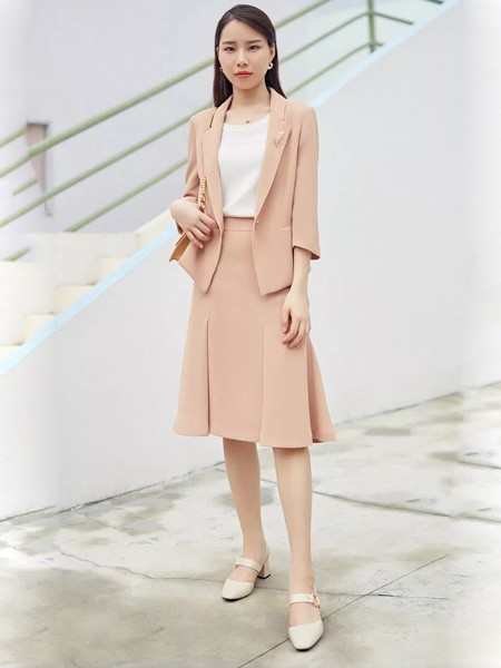 赢智尚女装2022秋冬季裸色半身裙