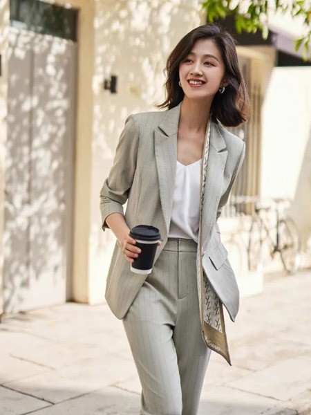 赢智尚女装2022秋冬季绿色西装裤