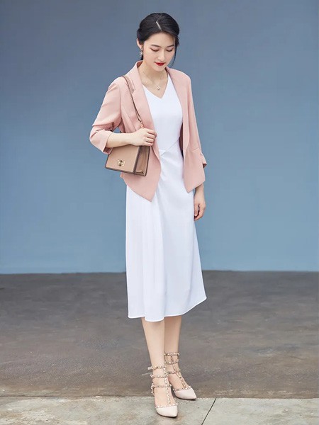 赢智尚女装2022秋冬季白色吊带裙