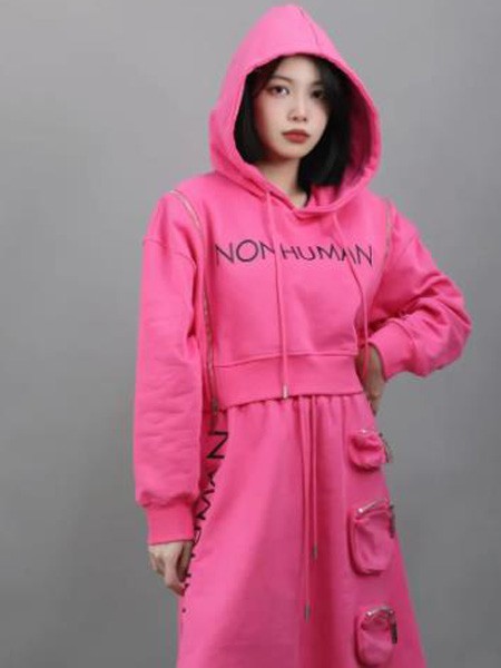 言午木木女装2022秋冬季粉色卫衣