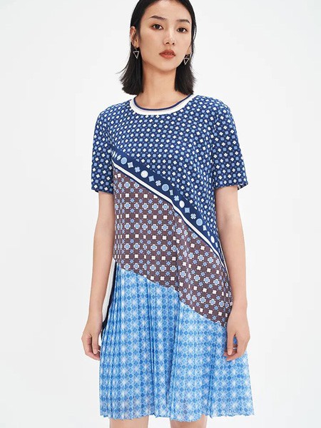 蓝珣2022秋冬季拼色连衣裙