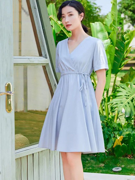 蓝珣女装2022秋冬季蓝色连衣裙