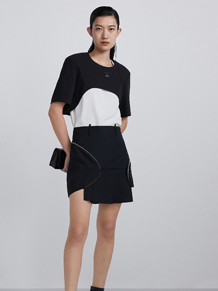 荷高2023春夏季黑色短裙