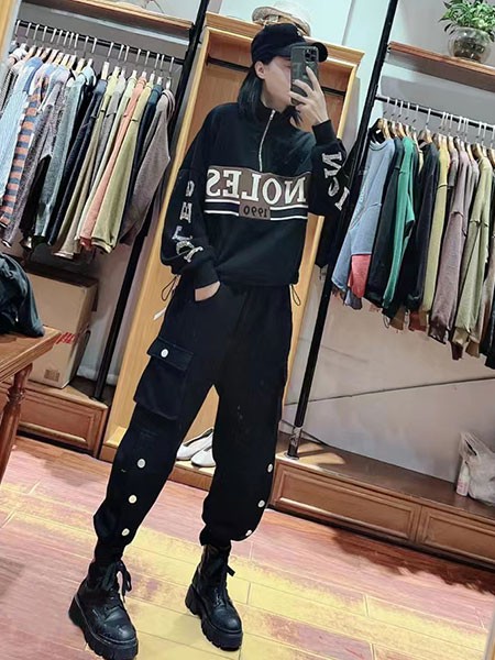 荙诗佳女装2022秋冬季黑色卫衣