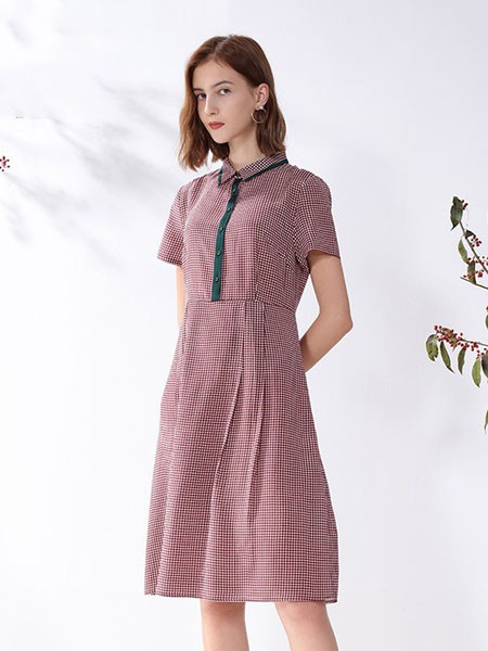 科蒙博卡女装2023春夏季粉色连衣裙