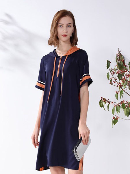 科蒙博卡女装2023春夏季藏蓝色卫衣裙