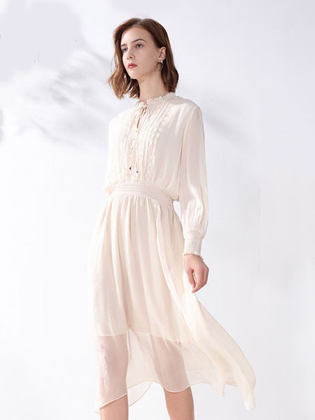 科蒙博卡女装2023春夏季白色连衣裙