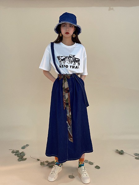 留刻LIUKE女装2023春夏季白色T恤