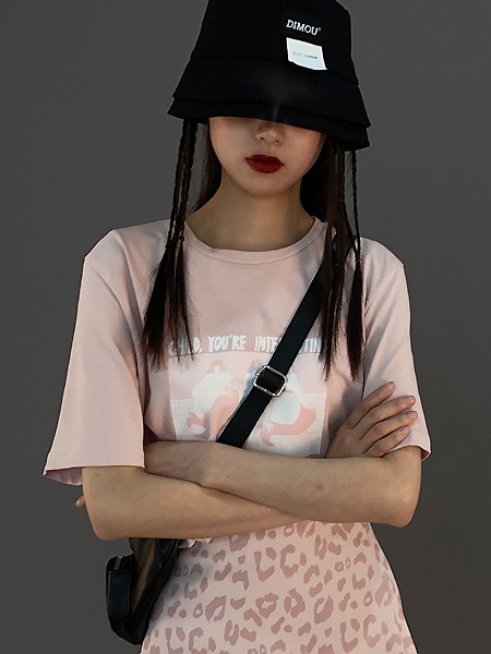 留刻LIUKE女装2023春夏季粉色T恤