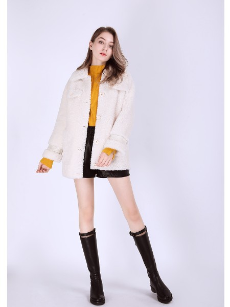 爱町女装2022秋冬季白色大衣